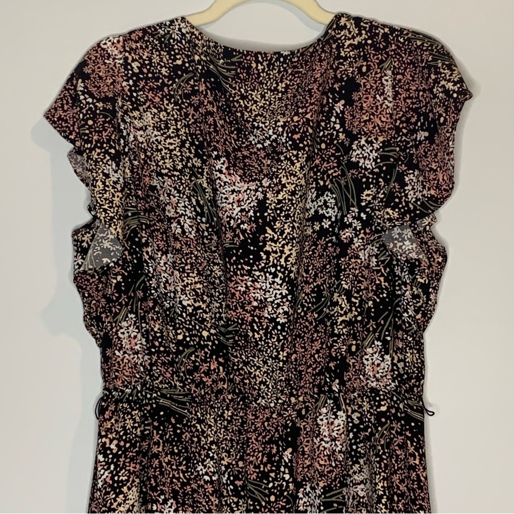 LOFT Black Floral Lined Split Flutter Sleeve V-Ne… - image 5